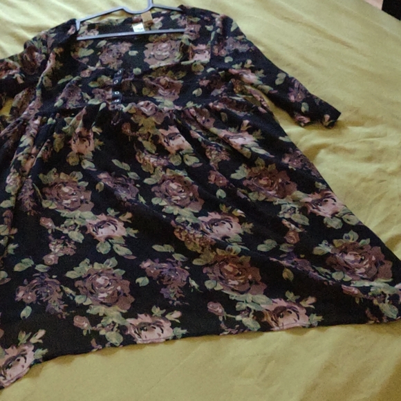 Large Green and Black Floral Johnny Martin Babydoll Dress - Picture 11 of 17